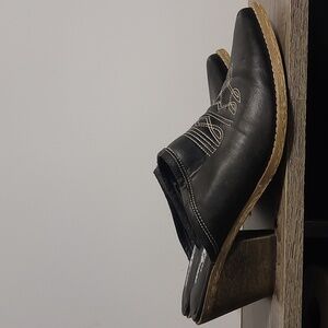 Eddie Moran Wild Duces Slip On Black Mules